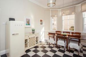 3 Bed in Bath oc-bhr53