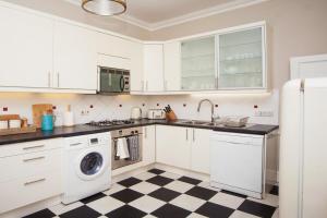 3 Bed in Bath oc-bhr53