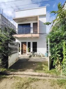 Yannas transient house