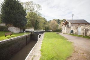 2 Bed in Bath oc-bhr9