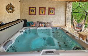 3 Bedroom Beautiful Home In Barjac