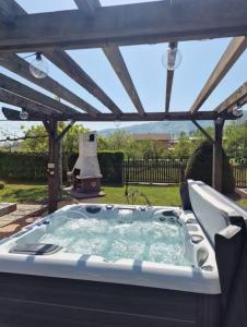 Villa Vili - Jacuzzi, BBQ & EV Outlet 