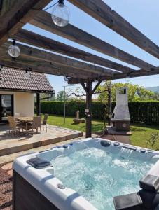 Villa Vili - Jacuzzi, BBQ & EV Outlet 