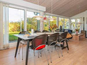 8 person holiday home in Glesborg