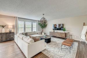 Lavish HUGE Noblesville and Carmel adjacent family home