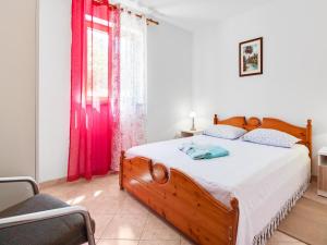 Secluded Apartment in Poreč with Garden