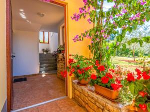 Secluded Apartment in Poreč with Garden