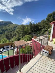 Quiet house with pool