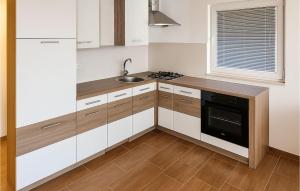 Amazing Home In Maslenica