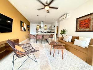 Serenada 413 top floor 2 bedroom