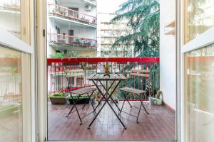 Modern apartment with balcony in Corso Sempione