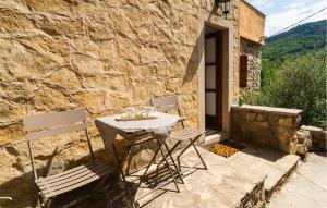 2 Bedroom Beautiful Home In Pitve