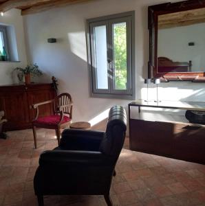 Casale nel mezzo dei vigneti