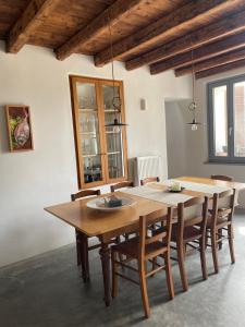 Casale nel mezzo dei vigneti