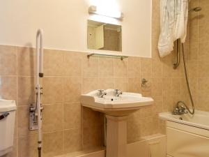 Lower Chinkwell-Uk12426