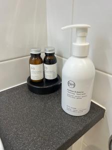 Central Bowness 2-Bed Apt Sleeps 4 with Parking