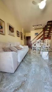 Cobertura com piscina no bairro mais charmoso de Cabo Frio, 400mts da praia do Forte