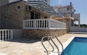 Amazing Home In Maslenica 