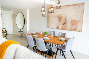 NEUE Ferienwohnung in Andalusien an der Costa del Sol - Boho Style - 40 qm Terrasse, 3-Bedroom, Pool, Gym, Work Lounge