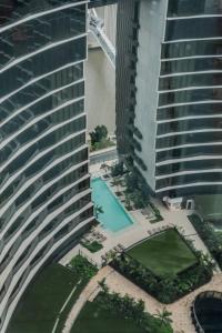 The Marquee Suite - Your Private Cinema Above BNE, Queens Wharf Residence Level 27 Sky Deck & River View