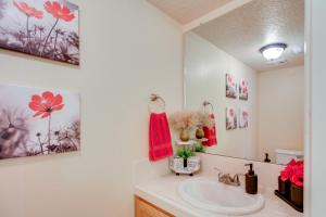 Explore ABQ and Rancho Rio Family Home with Patios!