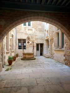 Sarang Bali - Aux pieds du Palais des Papes