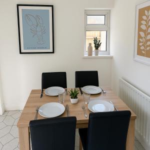 Bright 4-Bedrooms Home - National Museum- QMC - Lace Market - Sleeps 8