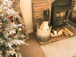 4 bed Coastal cottage sleeping 10 with hot tub