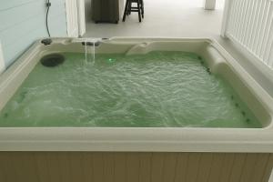 Beach Hideaway Spacious 4BR Game Loft, Hot Tub, Deck, Walk to Beach