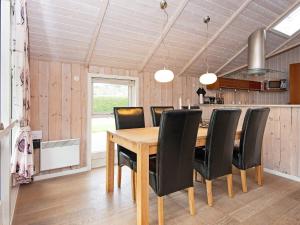 8 person holiday home in Juelsminde-By Traum