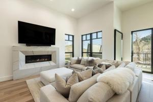 White Pine Luxe Family Retreat with Views