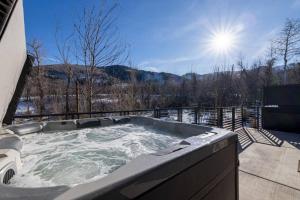 Exclusive Views with Hot Tub near Ski Lifts