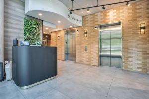 Large Corner 3 Bdrm Oasis Lake Eola