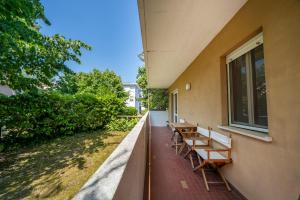 GuestHost - Sunny Haven in Grado Pineta