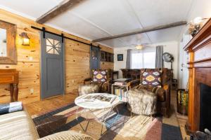 Cozy Cabin Style Apt Private 1st Flr 1 Bdrm