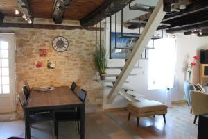 Les Mazaux avec piscine chauffée au nord de Sarlat