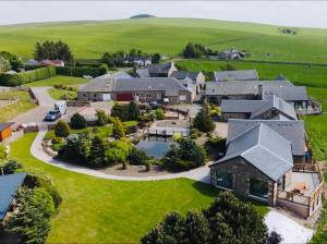 Sleeps 10 - Hot tub - Pool Table - Play Park