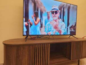 Family-Friendly 2BR Home with Kitchen - Al Munsiyah