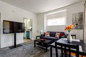 3 Berkeley - 1 Bedroom Apartment, with Laundry