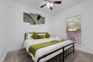 Tasteful 3BR I Free Parking I Workspace