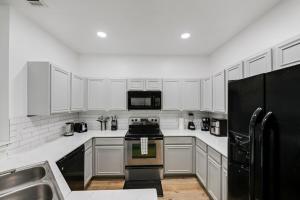 Tasteful 3BR I Free Parking I Workspace