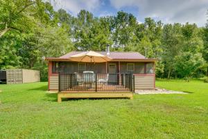 Riverfront Cabin - 6 Mi to Great Smoky Mtns NP!