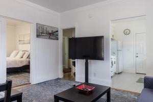 3 Berkeley - 1 Bedroom Apartment, with Laundry