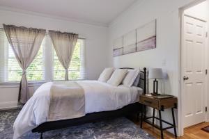 3 Berkeley - 1 Bedroom Apartment, with Laundry