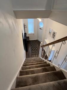 3 Bedroom modern house 15 min to tube, shops near by