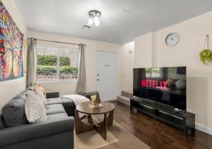 Cozy&Stylish DT Alhambra Living walk to Starbucks