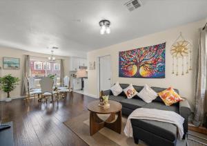 Cozy&Stylish DT Alhambra Living walk to Starbucks