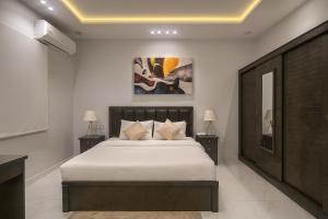 Luxury 1 BR Boulevard world 10 Min Nearby