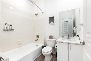 Remodeled Townhome with Pool & Lake Views in Gated