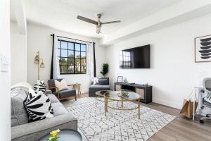 Remodeled Townhome with Pool & Lake Views in Gated